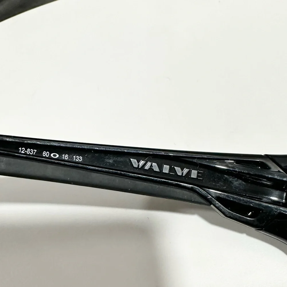 🕶️OAKLEY🕶️ Valve Black Sunglasses